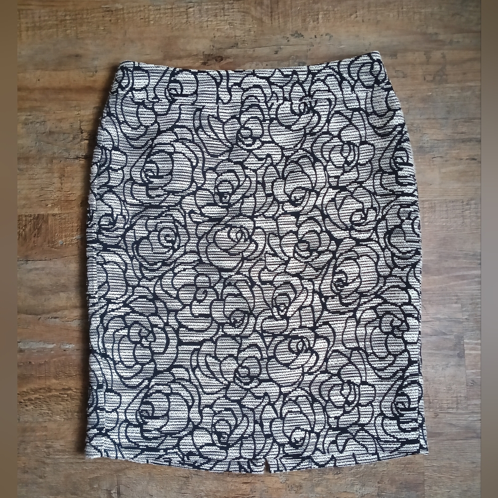 Ann Taylor Black & Gray Floral Skirt Size 4